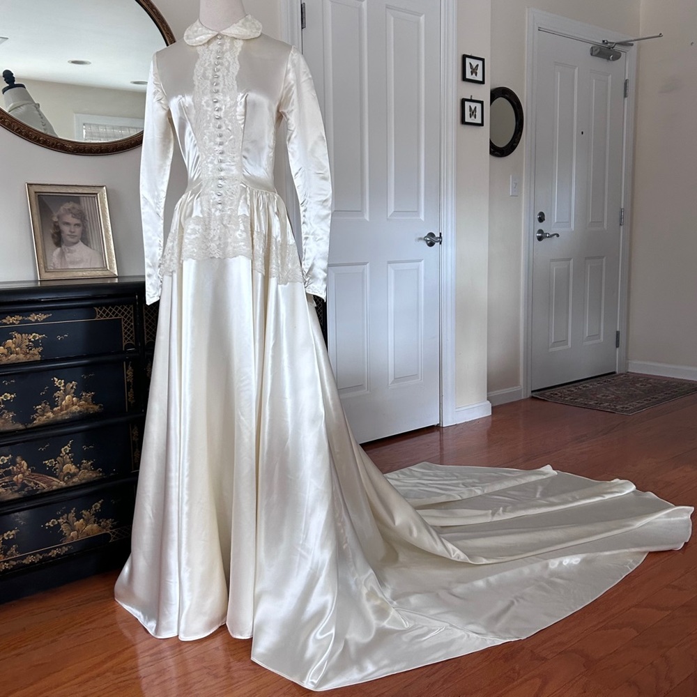 Vintage 1940s Ivory Satin & Lace Wedding Dress w/Train, Button Back, XS